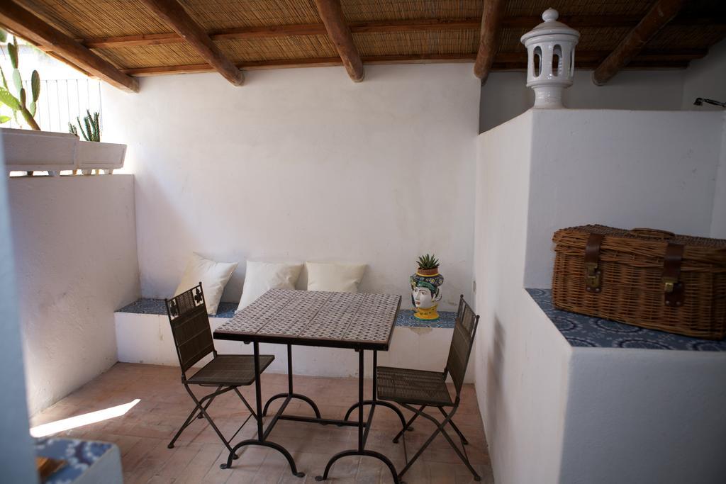 La Terrazza Sul Mare Apartment ซานตา มาริน่า ซาลินา ภายนอก รูปภาพ